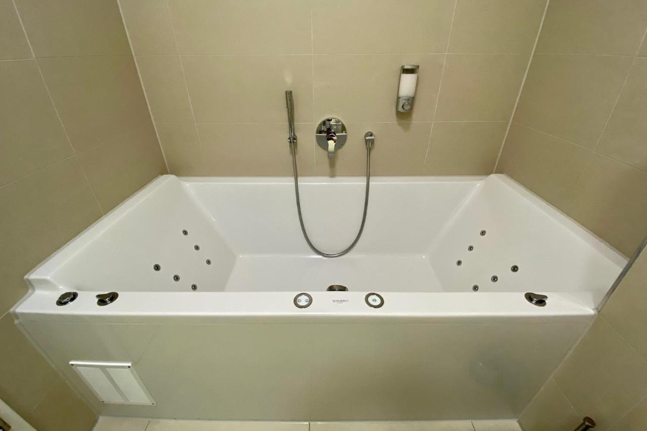 Alpen-Panorama Suite - Einzigartige Privatsuite Hoch Ueber Muenchen, 12Tes Og, Alpenblick, Loggia, Whirlpool, 15 Minuten Zum Zentrum, Ruhe Und Erholung In Der Stadt Muenchen Fuer Privat Und Geschaeftlich Reisende Exterior foto